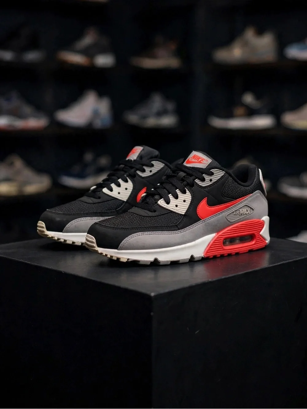 Nike Air Max 90 Essential 'Bright Crimson' (2018)